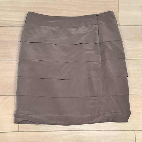 Loft Ann Taylor Elegant gray brown Skirt size 2 length 18in waist 15in zip up - Picture 1 of 3